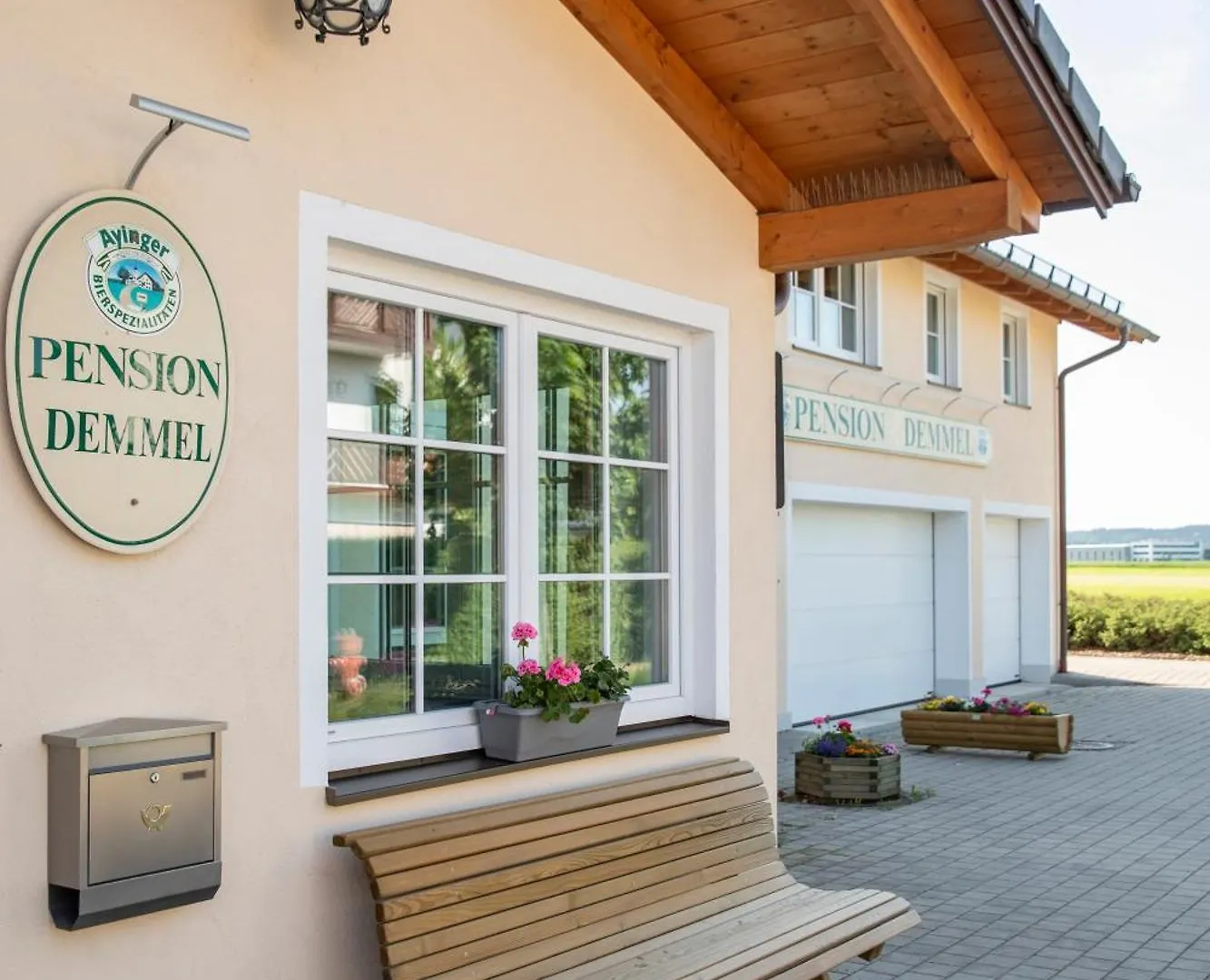 Pension Demmel, Bed & Breakfast Bruckmühl