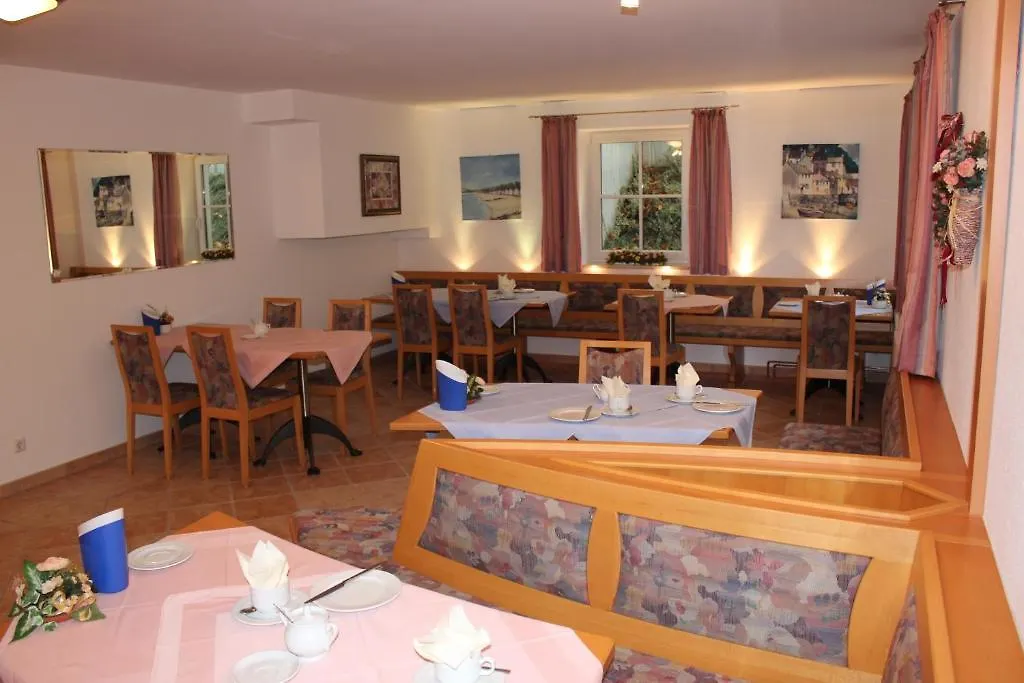 Pension Demmel, Bed & Breakfast Bruckmühl